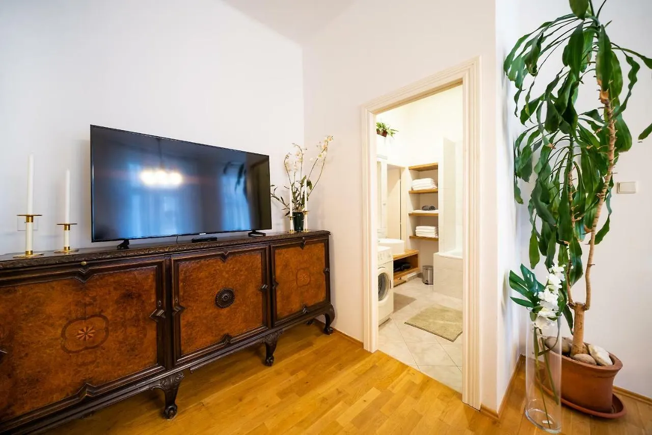 Luxurious Kafka Family Apt In Old Town Prag Lägenhet