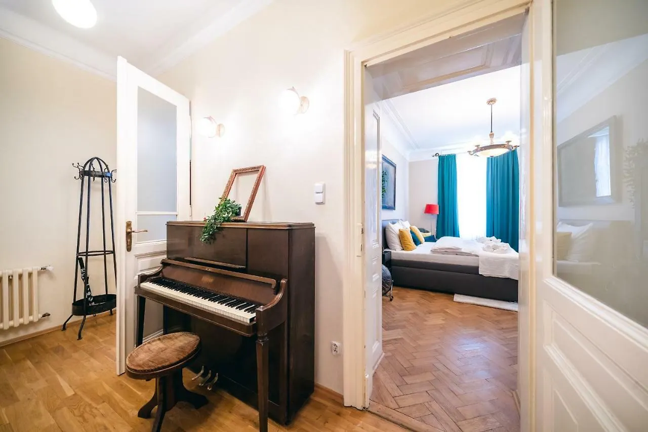 Luxurious Kafka Family Apt In Old Town Prag