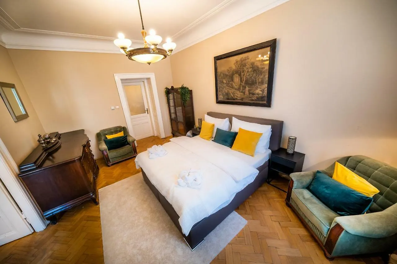 Lägenhet Luxurious Kafka Family Apt In Old Town Prag Tjeckien
