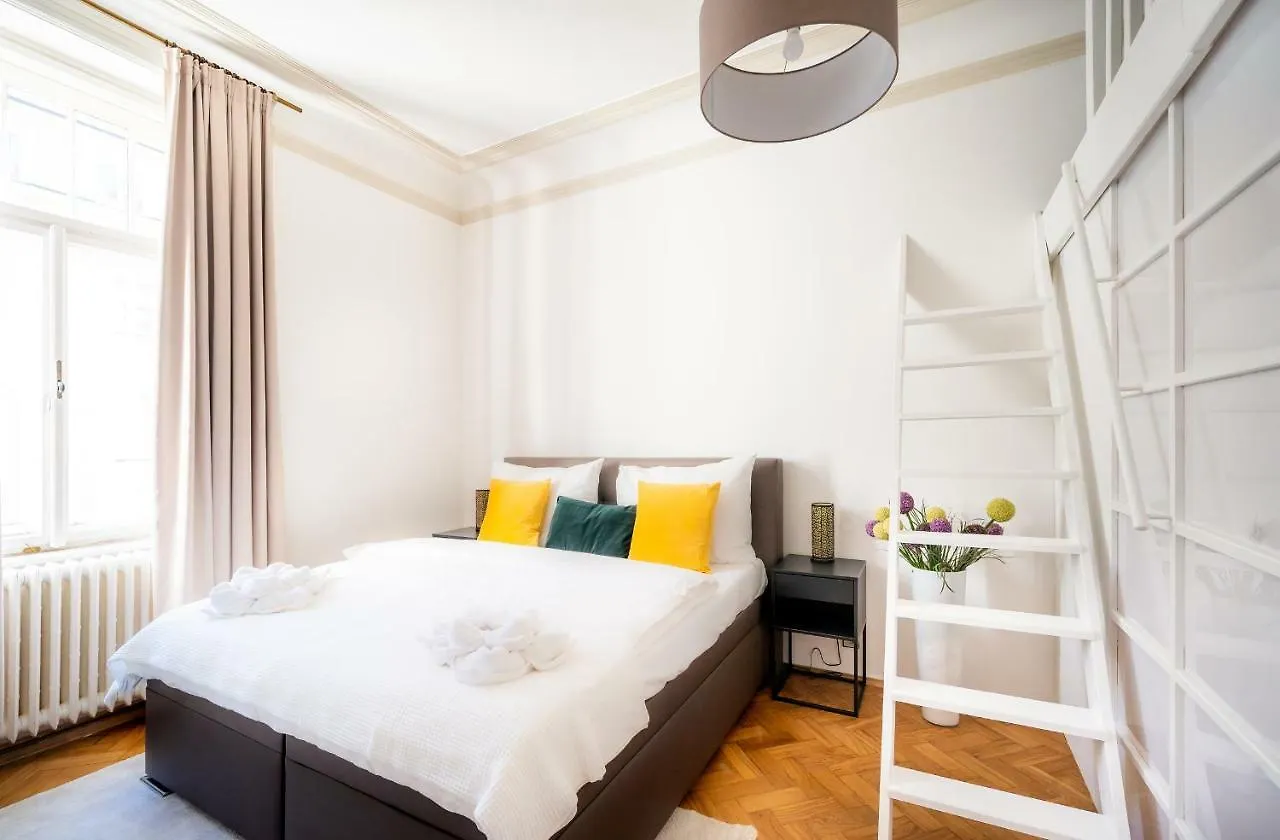 Luxurious Kafka Family Apt In Old Town Prag 0*,