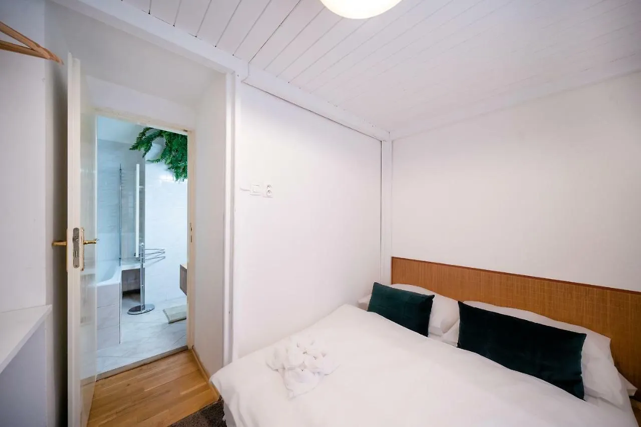 Luxurious Kafka Family Apt In Old Town Prag