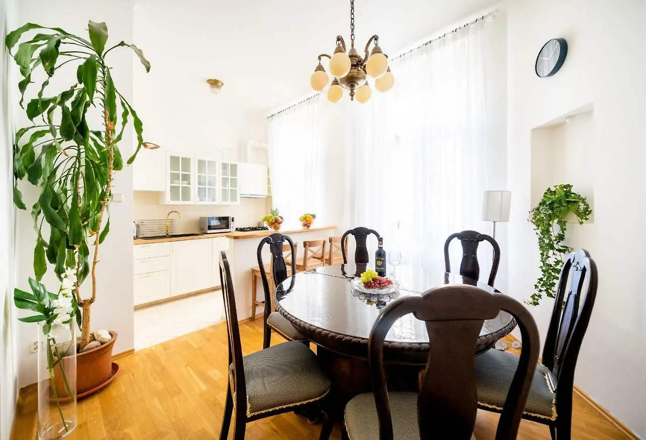 Luxurious Kafka Family Apt In Old Town Praga Repubblica Ceca