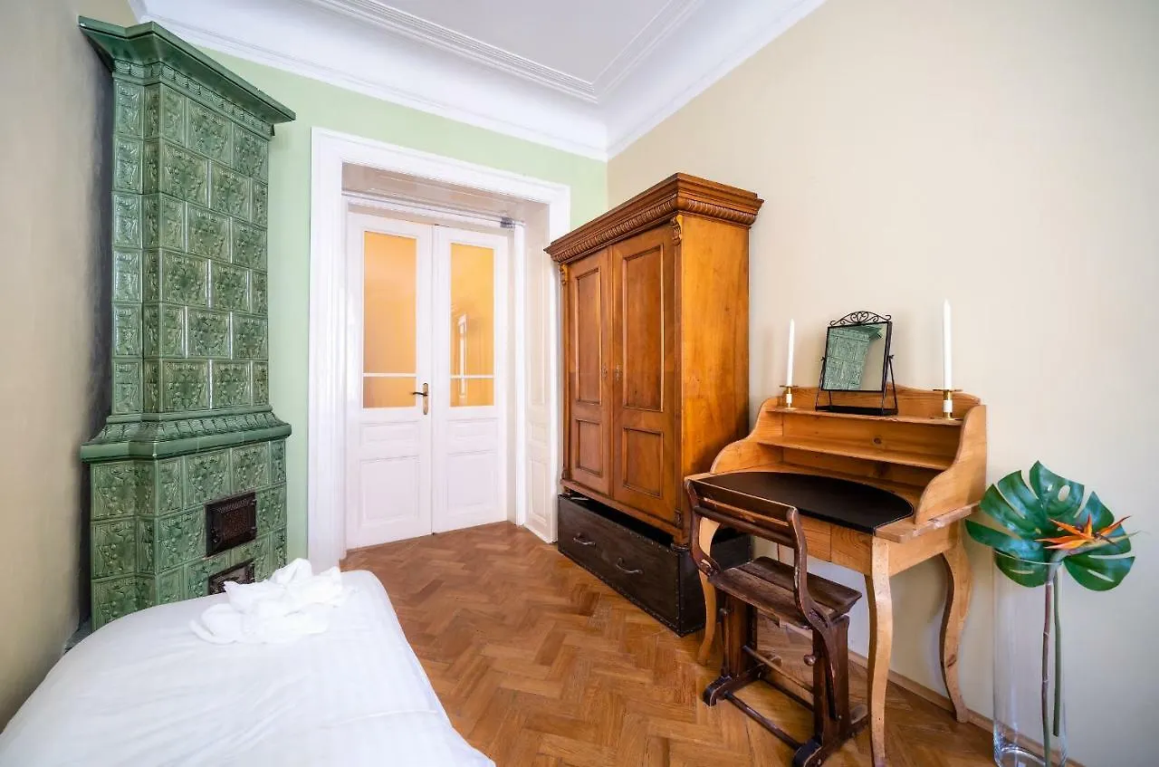 Luxurious Kafka Family Apt In Old Town Prag