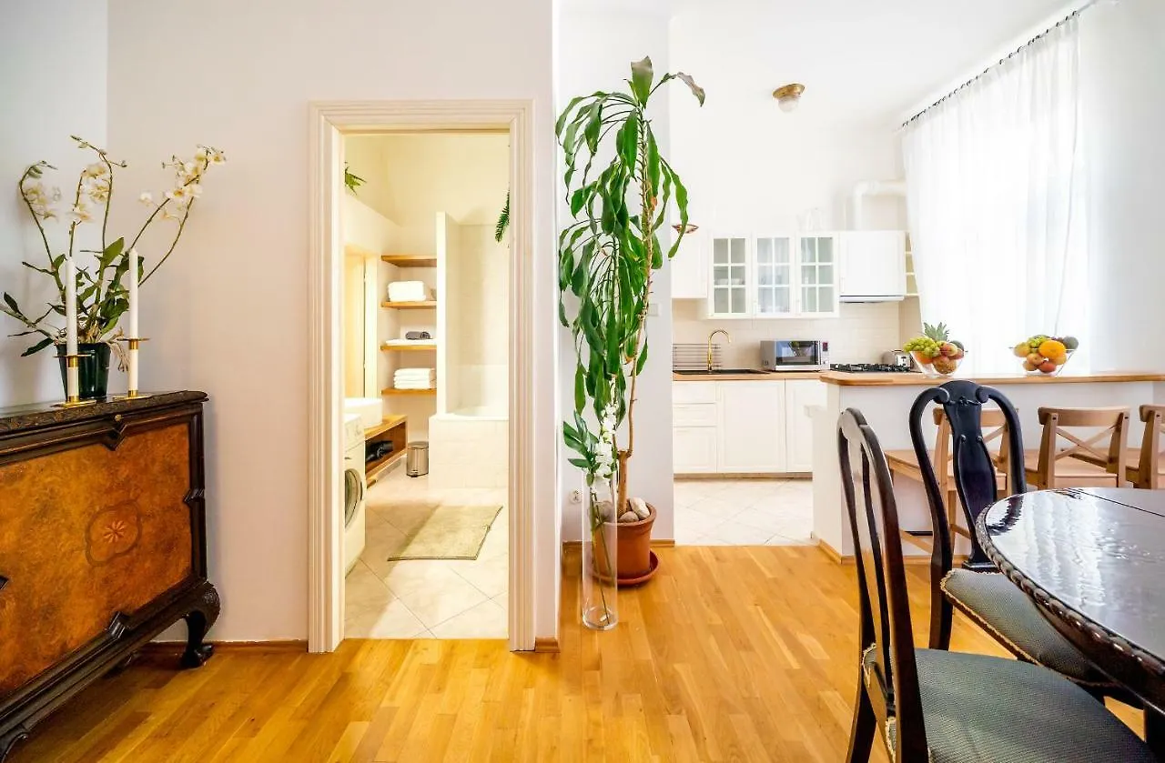 Luxurious Kafka Family Apt In Old Town Prag